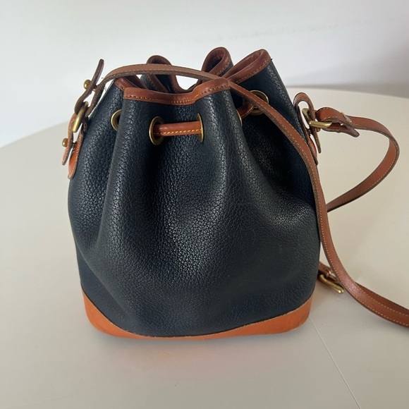 Vintage Dooney & Bourke Navy Blue & Tan Pebbled Leather Drawstring Bucket Bag - Picture 10 of 16